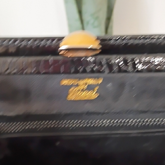 Vintage Gucci Black Crocodile-Embossed Bag with Gold Chain Flawed - Picture 9 of 16